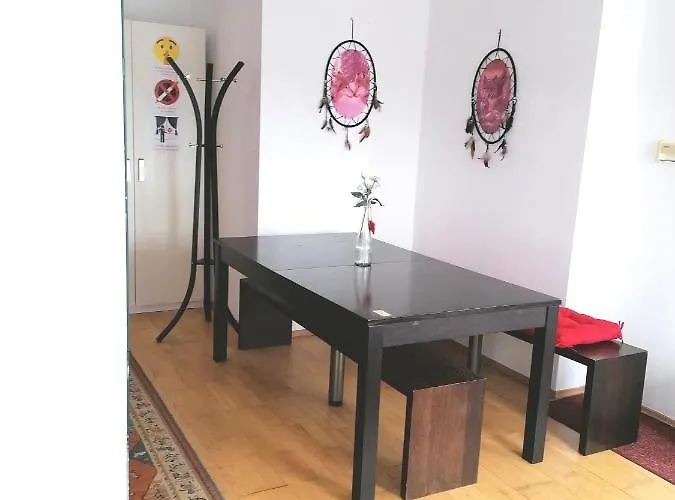 Favoriten-rooms Hostel *